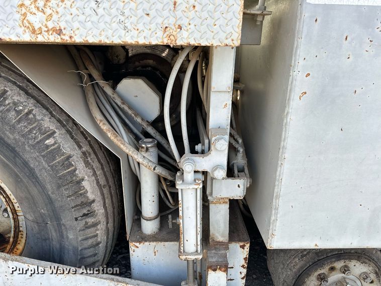 image for item LK9610 Cedarapids CR431  paver