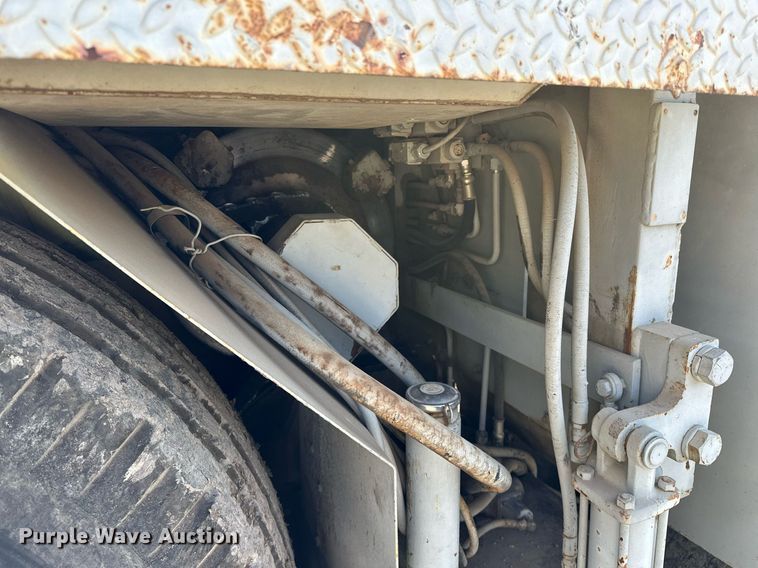 image for item LK9610 Cedarapids CR431  paver