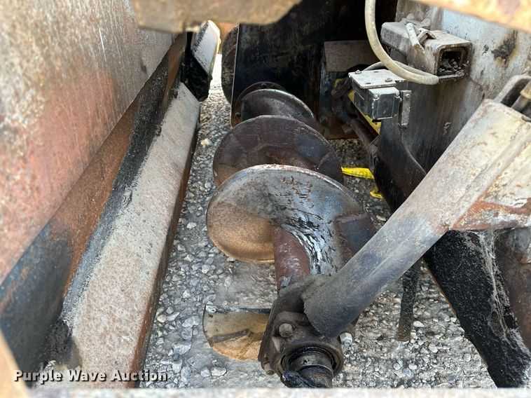 image for item LK9610 Cedarapids CR431  paver