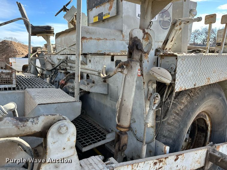 image for item LK9610 Cedarapids CR431  paver