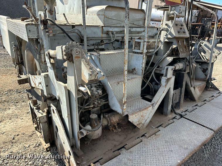 image for item LK9610 Cedarapids CR431  paver