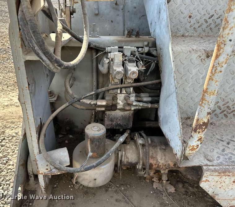 image for item LK9610 Cedarapids CR431  paver