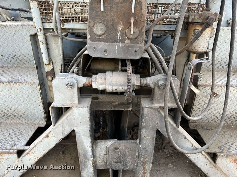 image for item LK9610 Cedarapids CR431  paver