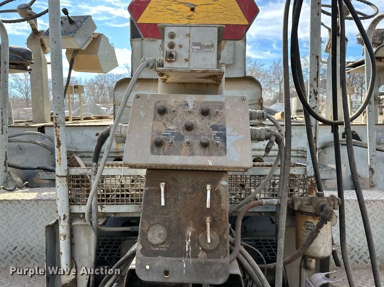 image for item LK9610 Cedarapids CR431  paver