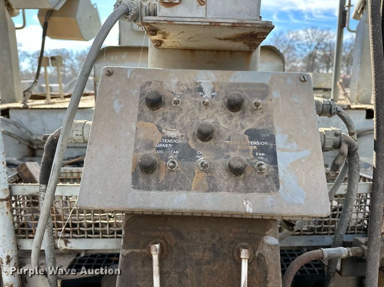 image for item LK9610 Cedarapids CR431  paver