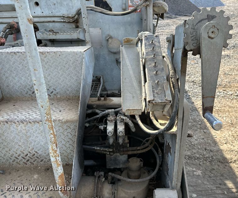 image for item LK9610 Cedarapids CR431  paver