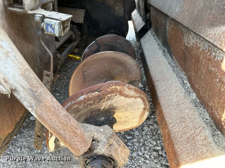 image for item LK9610 Cedarapids CR431  paver