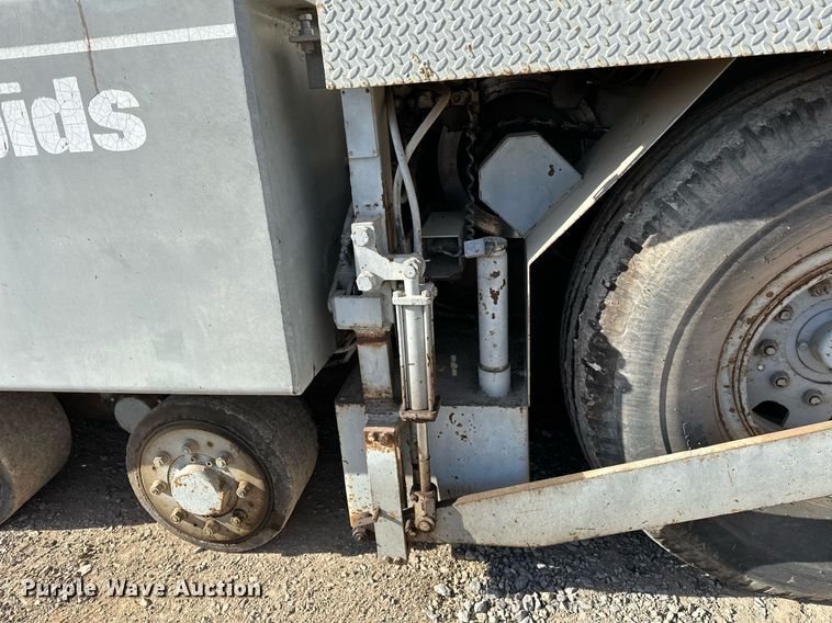 image for item LK9610 Cedarapids CR431  paver