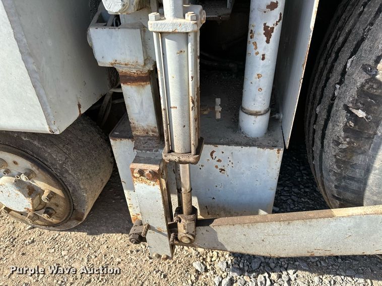 image for item LK9610 Cedarapids CR431  paver