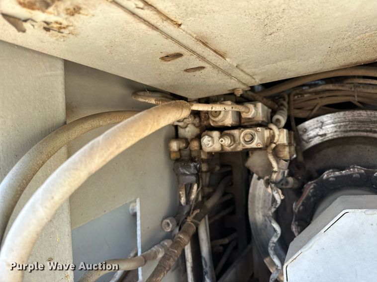 image for item LK9610 Cedarapids CR431  paver