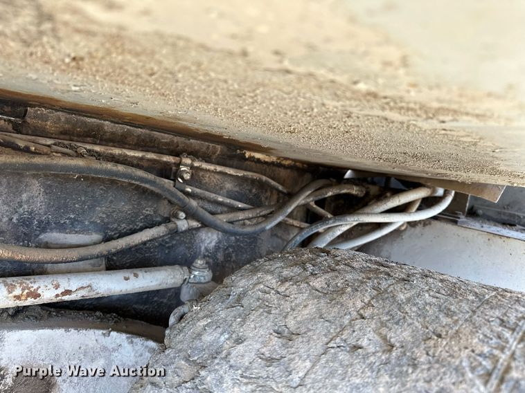 image for item LK9610 Cedarapids CR431  paver