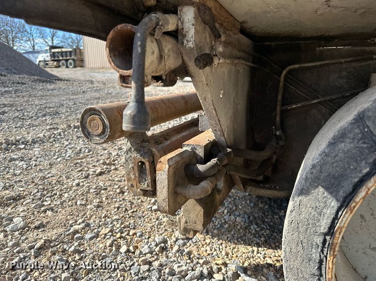 image for item LK9610 Cedarapids CR431  paver