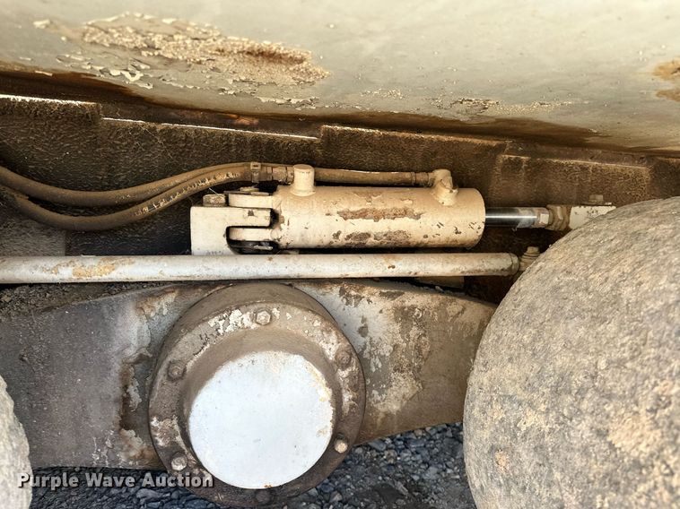 image for item LK9610 Cedarapids CR431  paver