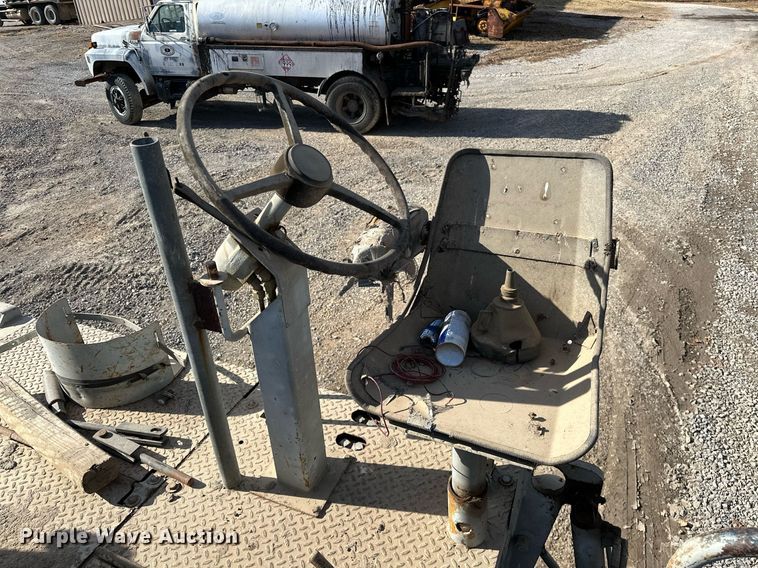 image for item LK9610 Cedarapids CR431  paver