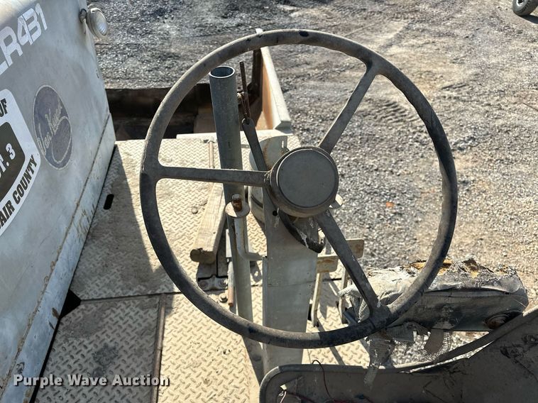 image for item LK9610 Cedarapids CR431  paver