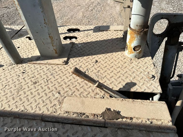 image for item LK9610 Cedarapids CR431  paver