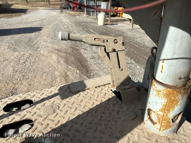 image for item LK9610 Cedarapids CR431  paver