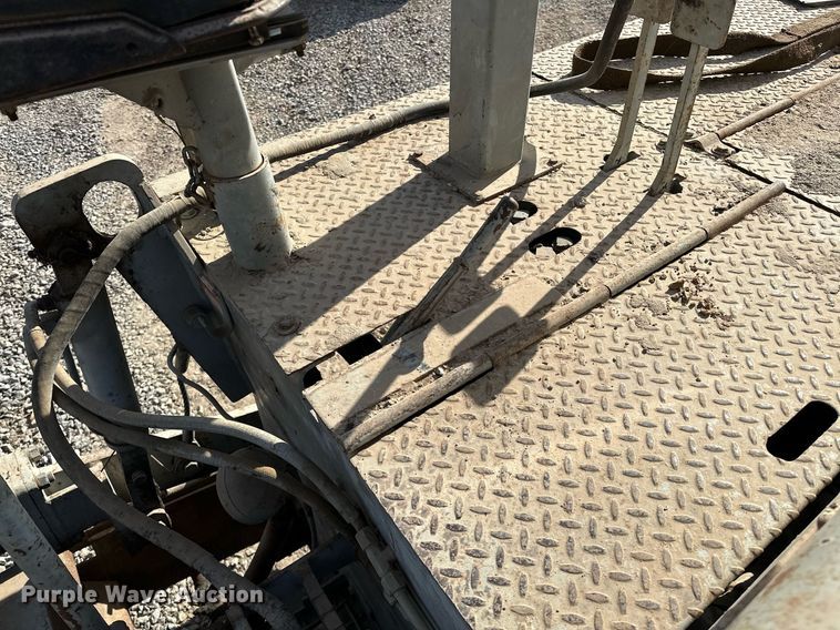 image for item LK9610 Cedarapids CR431  paver