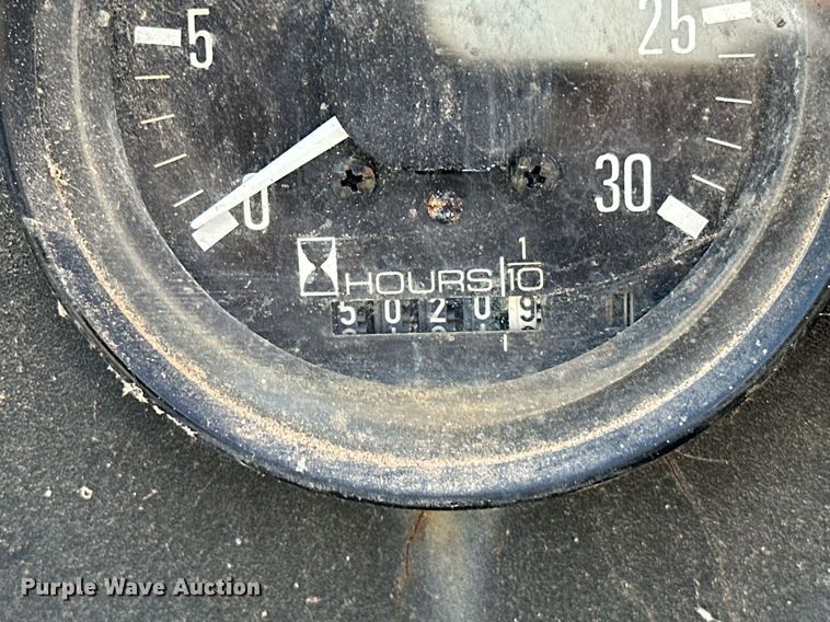 image for item LK9610 Cedarapids CR431  paver