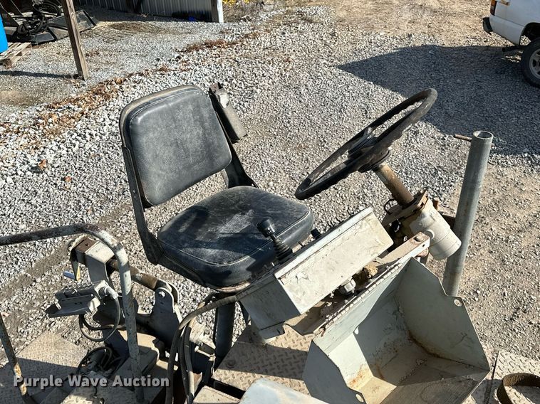 image for item LK9610 Cedarapids CR431  paver