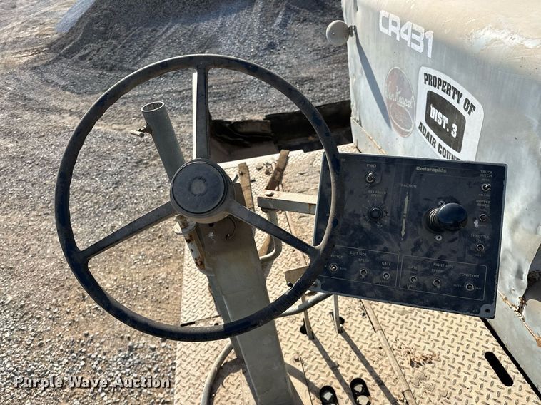 image for item LK9610 Cedarapids CR431  paver