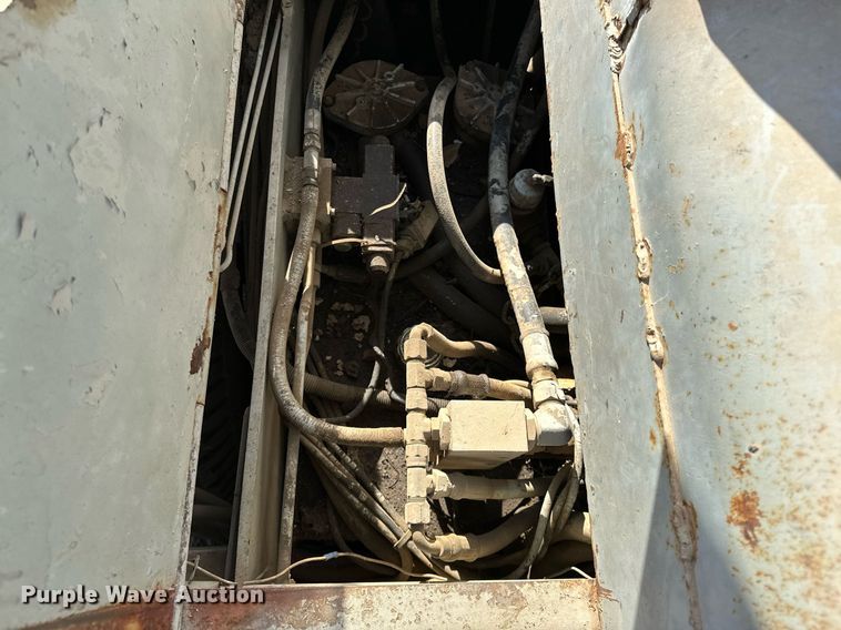 image for item LK9610 Cedarapids CR431  paver