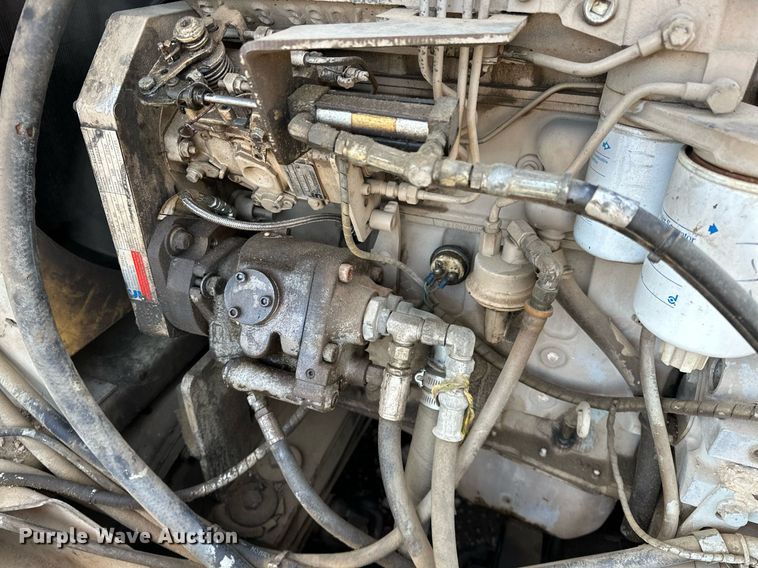 image for item LK9610 Cedarapids CR431  paver