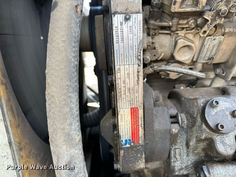 image for item LK9610 Cedarapids CR431  paver