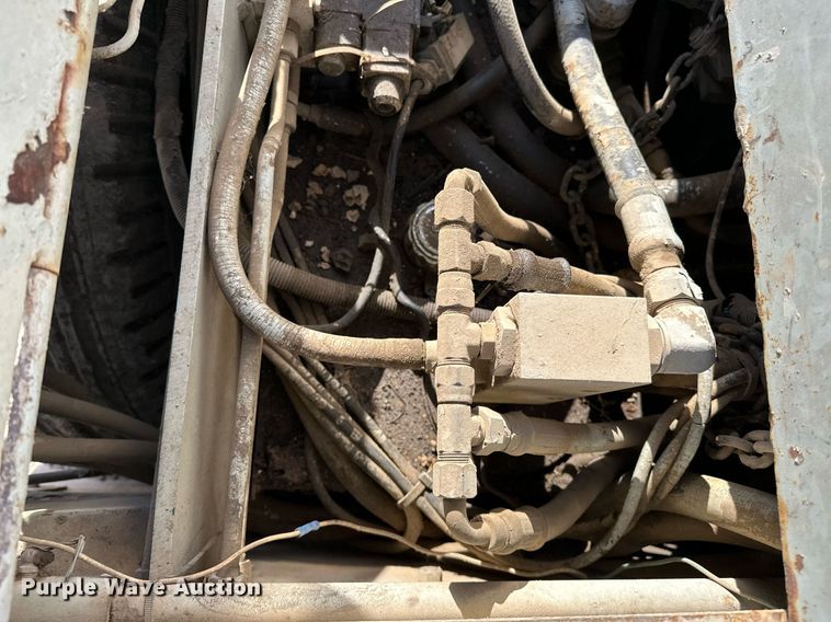 image for item LK9610 Cedarapids CR431  paver