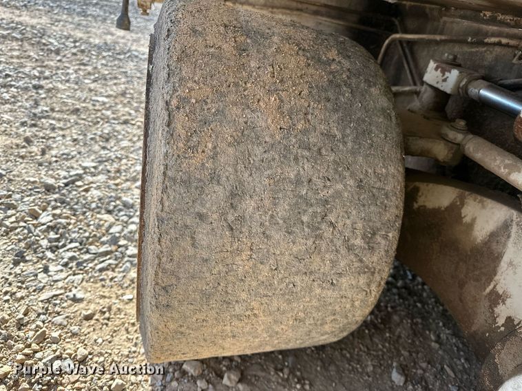 image for item LK9610 Cedarapids CR431  paver