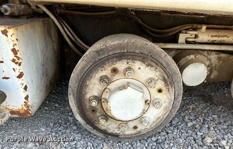 image for item LK9610 Cedarapids CR431  paver