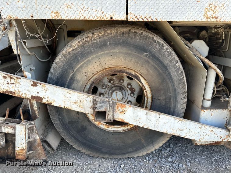 image for item LK9610 Cedarapids CR431  paver