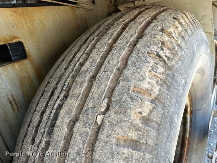 image for item LK9610 Cedarapids CR431  paver