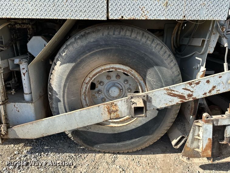 image for item LK9610 Cedarapids CR431  paver