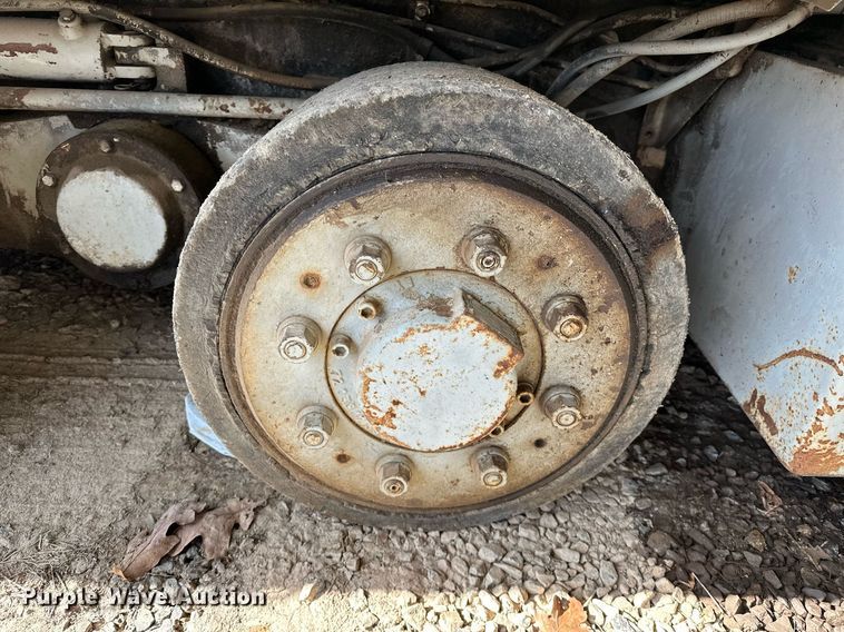 image for item LK9610 Cedarapids CR431  paver