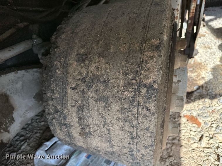 image for item LK9610 Cedarapids CR431  paver