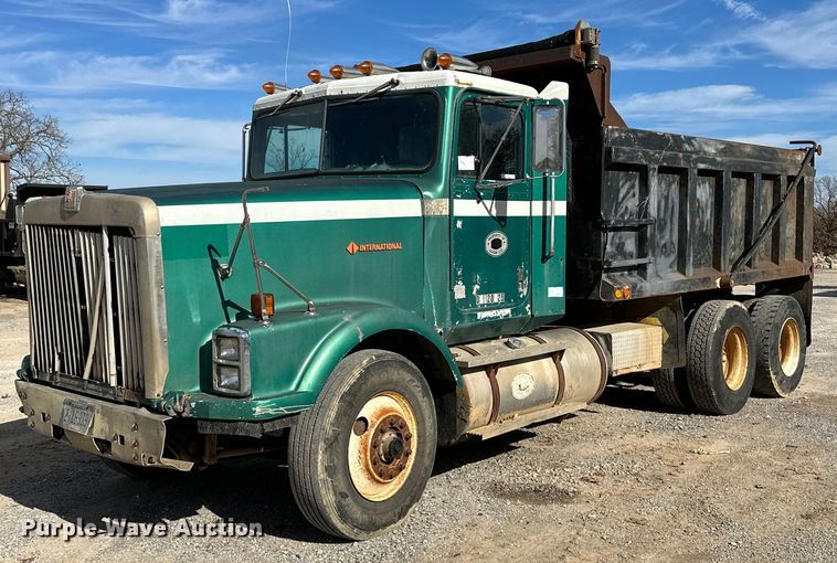 image for item LK9611 1990 International 9300  dump truck