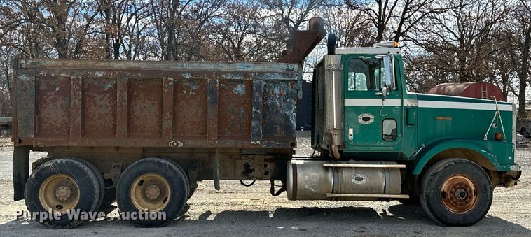 image for item LK9611 1990 International 9300  dump truck