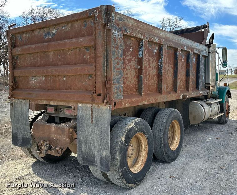 image for item LK9611 1990 International 9300  dump truck