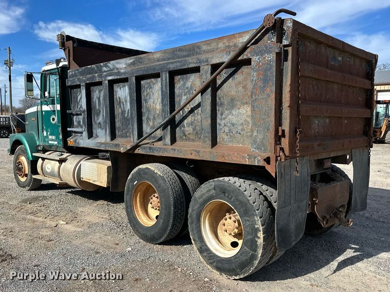 image for item LK9611 1990 International 9300  dump truck