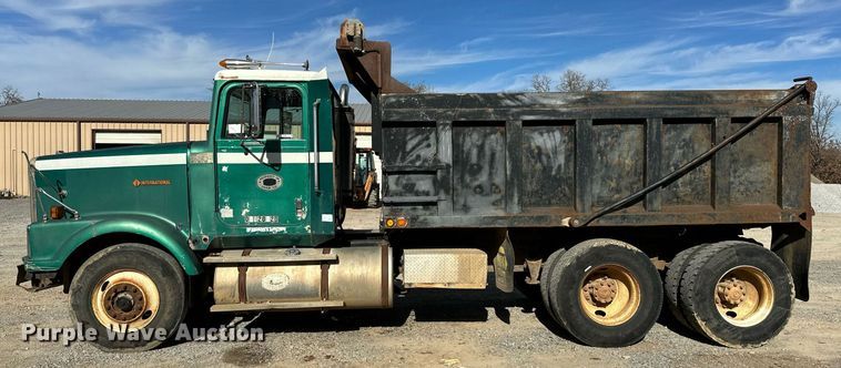 image for item LK9611 1990 International 9300  dump truck