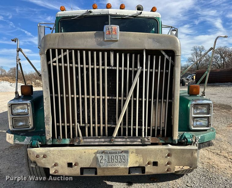 image for item LK9611 1990 International 9300  dump truck