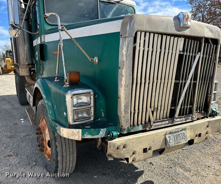 image for item LK9611 1990 International 9300  dump truck