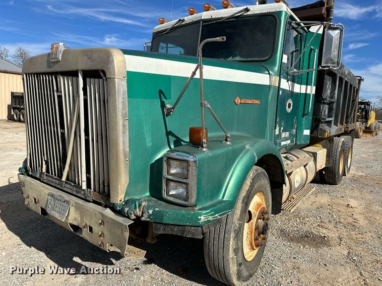 image for item LK9611 1990 International 9300  dump truck