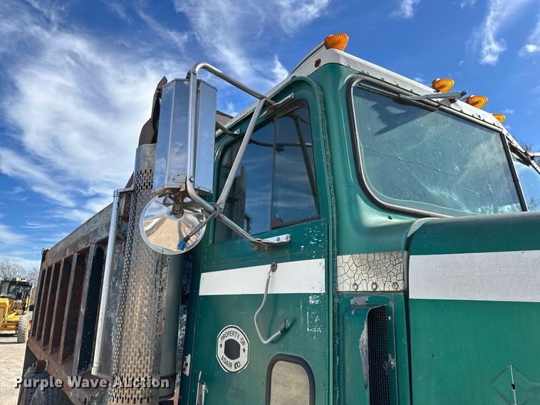 image for item LK9611 1990 International 9300  dump truck