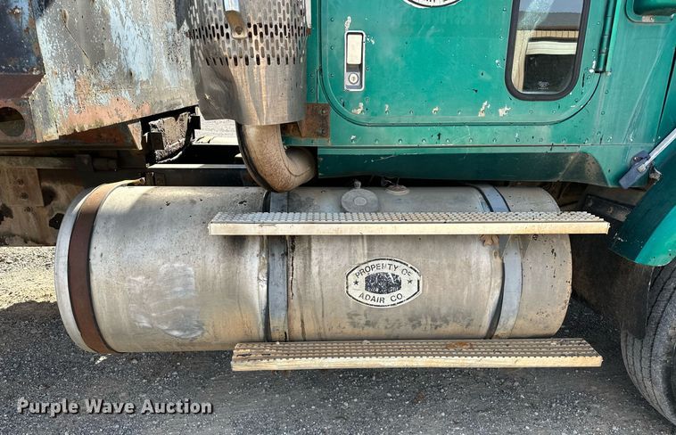 image for item LK9611 1990 International 9300  dump truck