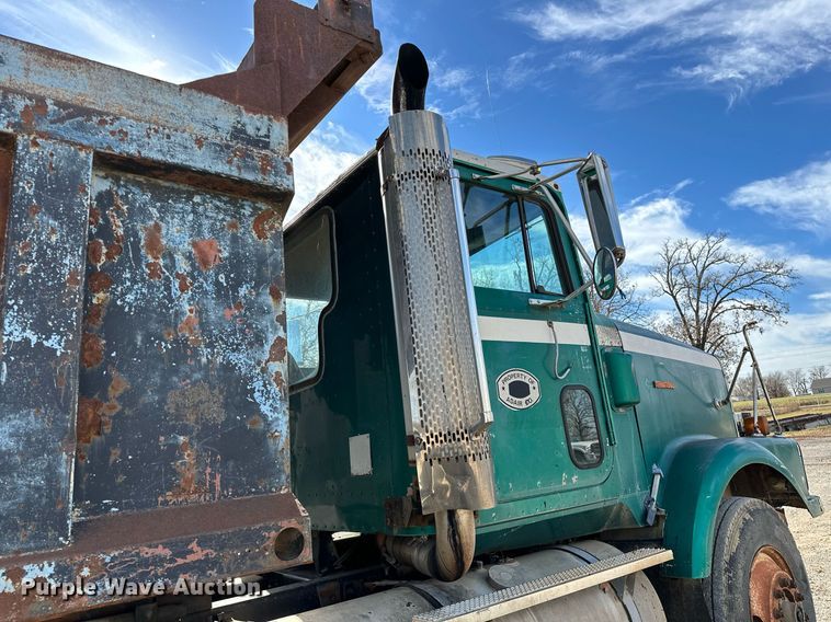 image for item LK9611 1990 International 9300  dump truck