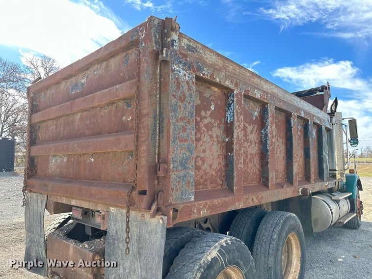 image for item LK9611 1990 International 9300  dump truck