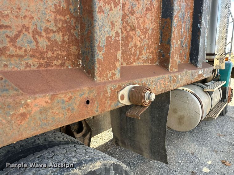 image for item LK9611 1990 International 9300  dump truck