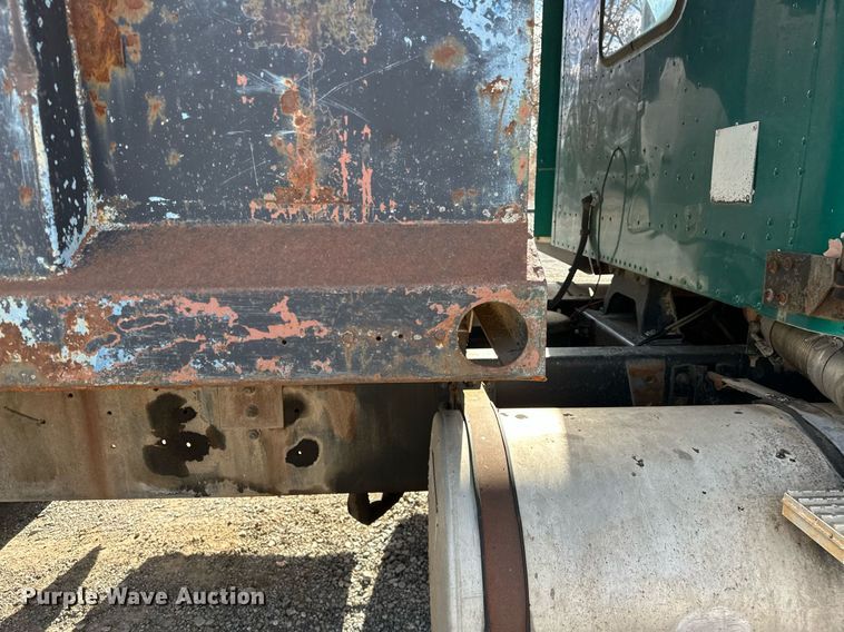 image for item LK9611 1990 International 9300  dump truck